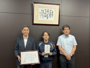 九州ウォータークラブ
藤野様(左)
三島上下水道事業管理者(中央)
田中様(右)