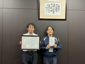 関西ウォータークラブ
専務理事代理 大友様(左)三島上下水道事業管理者(右)