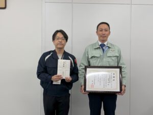 株式会社 前澤エンジニアリングサービス 石塚様(右) 三島上下水道事業管理者(左)