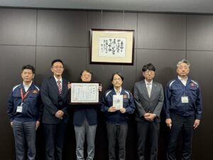 事務局長 小川公正 様(左から3人目)
熊本地区役員 角田 桂一 様(右から2人目)
九州地域支部事務局 熊本 正志様(左から2人目)
三島上下水道事業管理者(右から3人目)